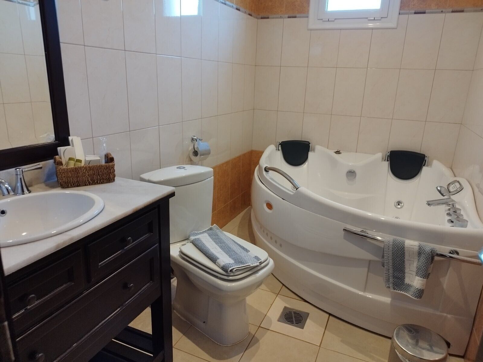 A bathroom with a sink, toilet, and bathtub.