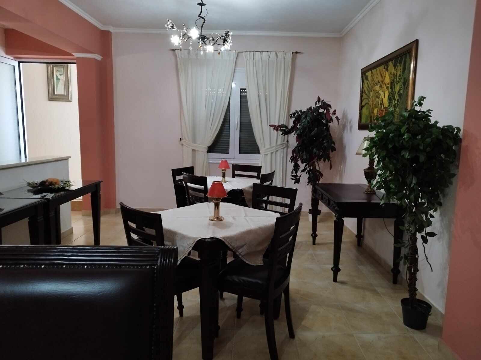 Family Room | Soundproofing, free WiFi