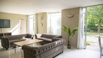 Télévision, table de tennis de table