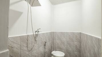 Kamar Double Standar | Kamar mandi | Shower, sandal, handuk, dan sabun
