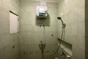 Bathroom - SPOT ON 93624 Damai 3 Guest House Syariah (Bandung)