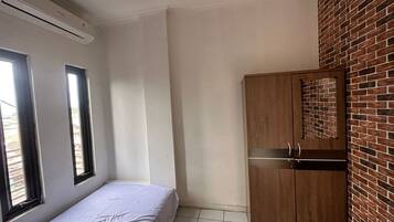 Economy Single Room | Bed sheets
