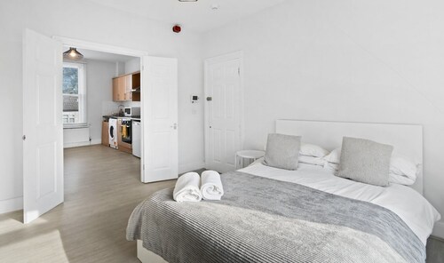 TTSA - Essential 1 Bedroom Apartment 2 - Croydon