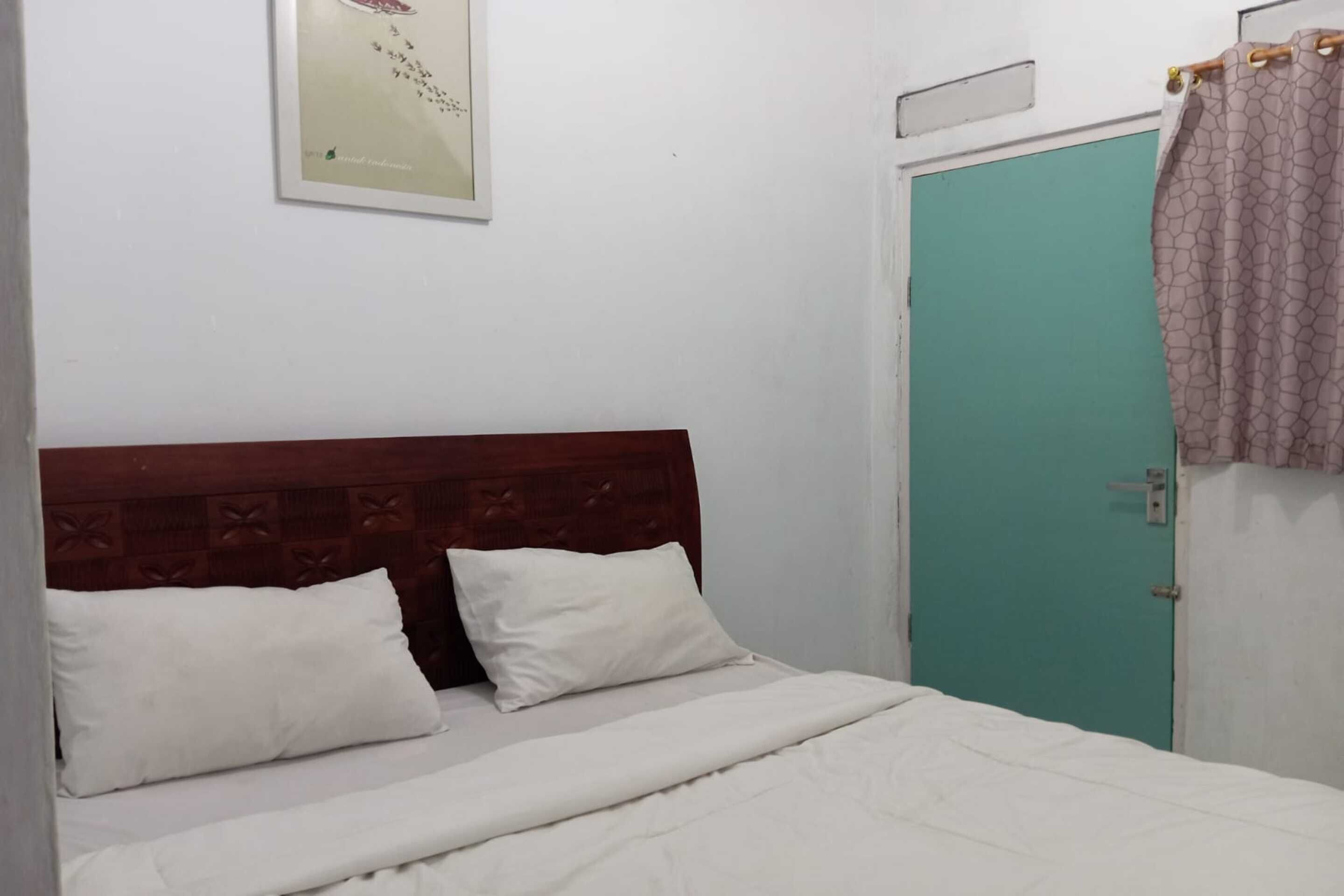 Deluxe Double Room | Desk, bed sheets