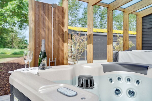 مغطس سبا خارجي