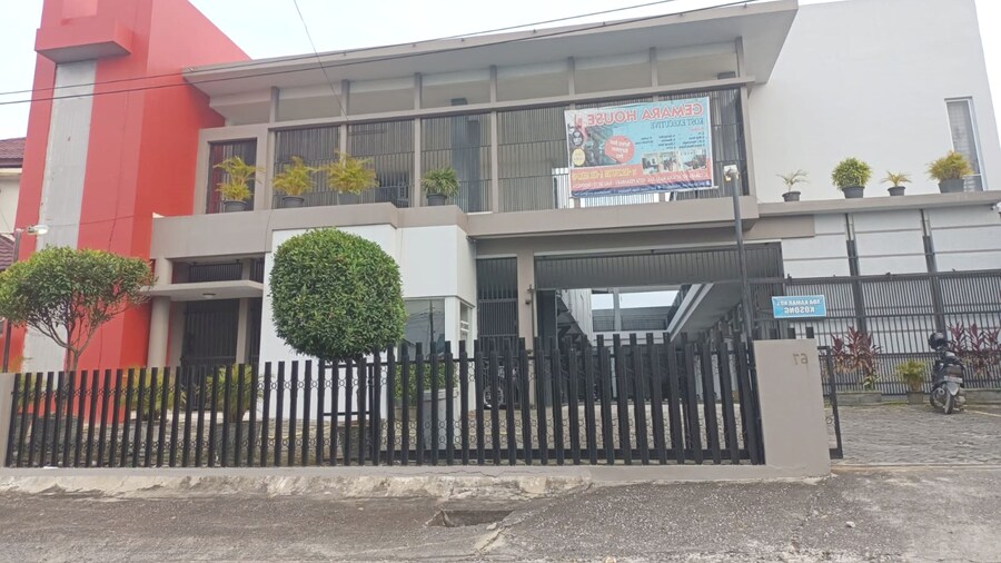 OYO 93635 Rumah Singgah Cemara Syariah