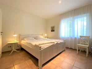 2 habitaciones, tabla de planchar con plancha, cuna de viaje y wifi 