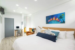 3 chambres, bureau, fer et planche à repasser, lit parapluie