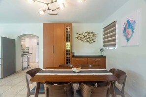 Dining - Surfers Cove – 3BR/2BA Pool Home Near Calle Ocho (Miami)