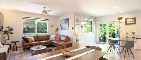 Télévision, chaîne hi-fi, espaces bureaux