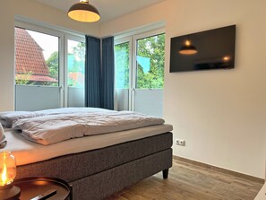 2 bedrooms, iron/ironing board, travel cot, Internet