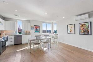 Fridge, microwave, oven, stovetop - The Clock Tower Sweet Suite (Seattle)