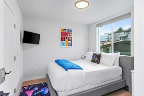 1 bedroom, iron/ironing board, WiFi, bed sheets - The Futuristic Hoverboard Sweet Suite (Seattle)