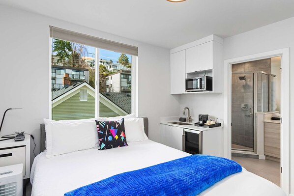 1 bedroom, iron/ironing board, WiFi, bed sheets - The Futuristic Hoverboard Sweet Suite (Seattle)