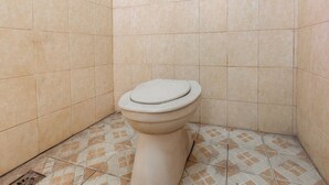 Economy-Doppelzimmer | Badezimmer