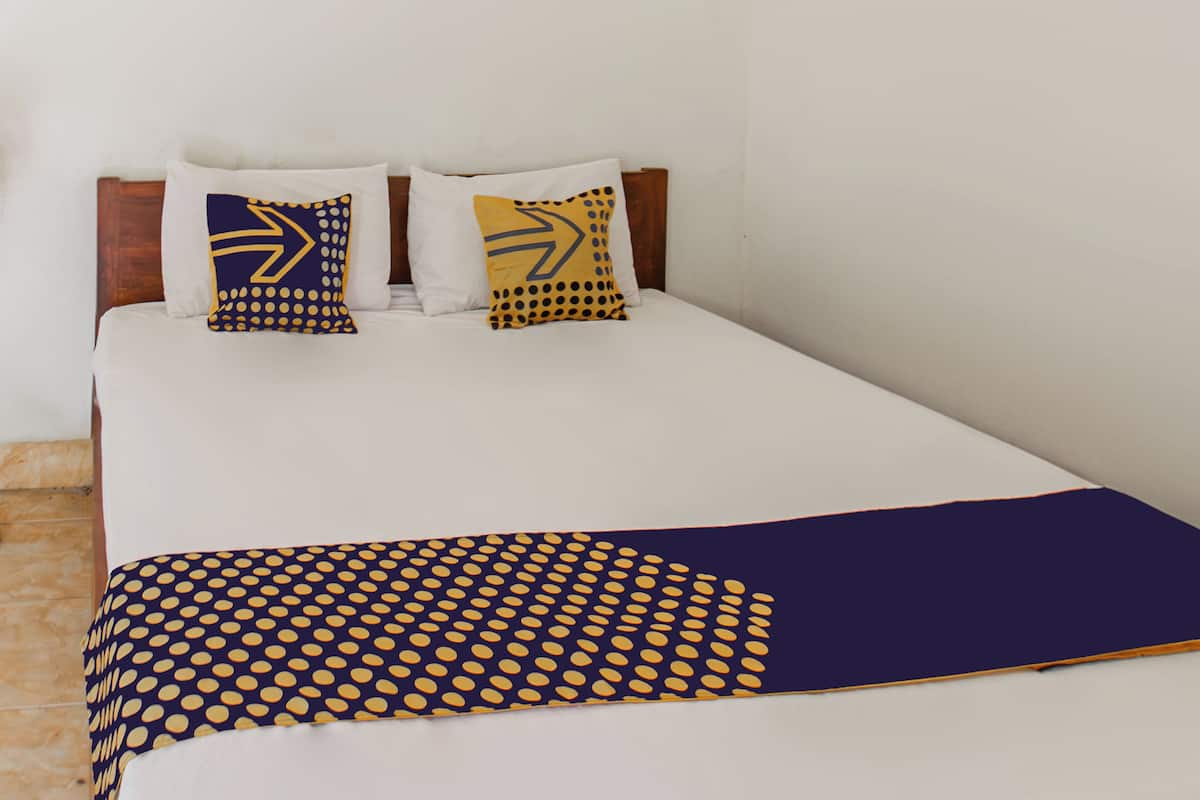 Habitación económica doble | Escritorio, wifi gratis, ropa de cama