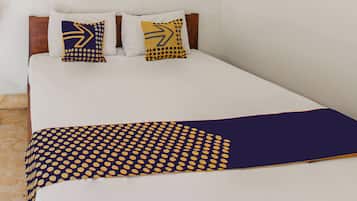 Escritorio, wifi gratis y ropa de cama