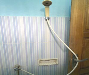 ห้องอีโคโนมีดับเบิล | ห้องน้ำ | ฝักบัว, ผ้าเช็ดตัว, สบู่