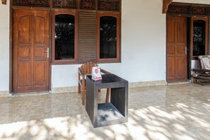 Meja sambut tetamu