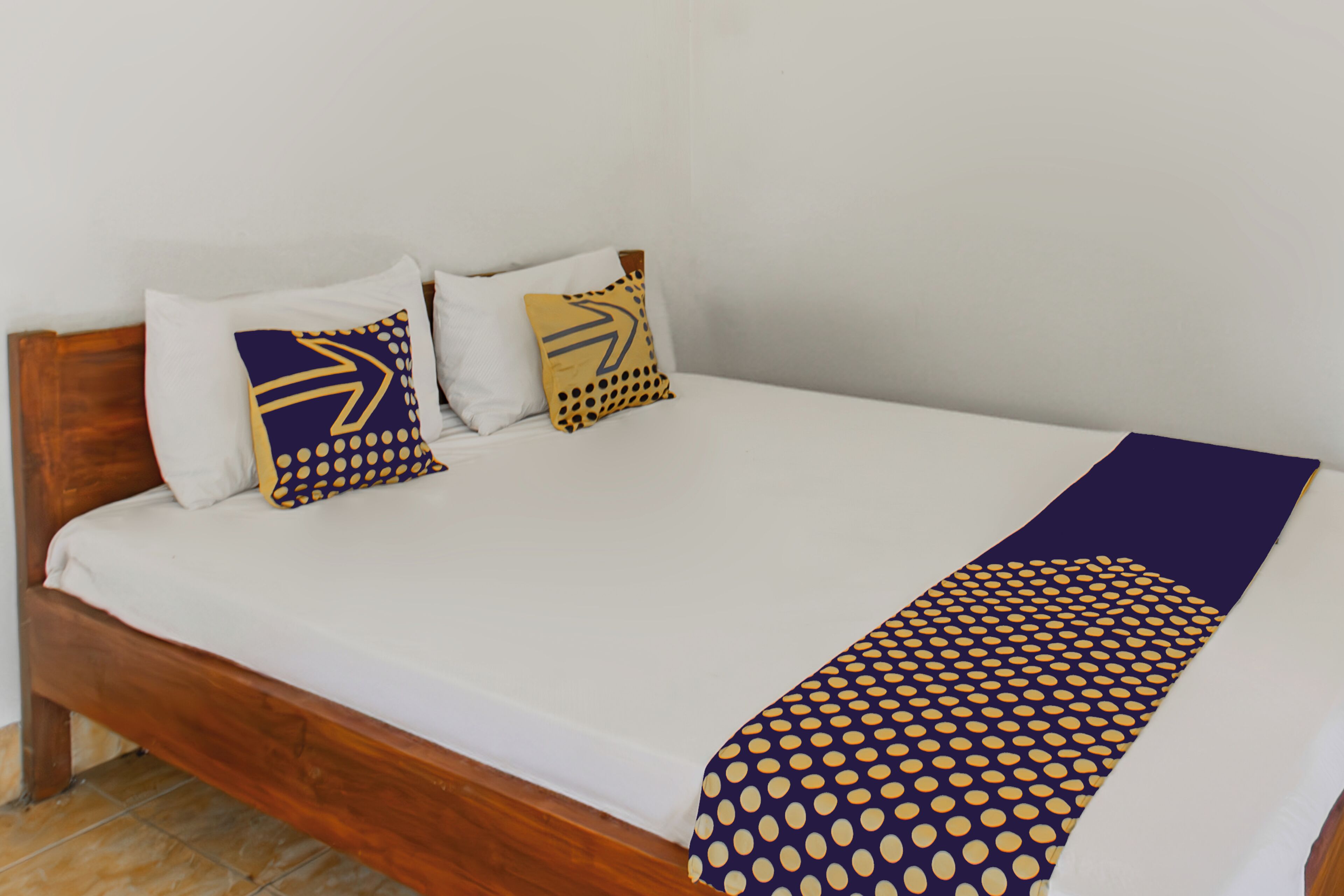 Escritorio, wifi gratis y ropa de cama 