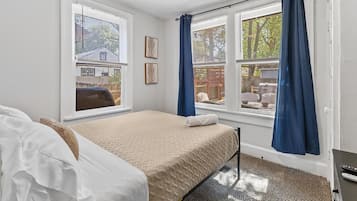 3 chambres, fer et planche à repasser, Wi-Fi, draps fournis