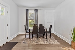 Dining - Beautiful Broad Ripple House (Indianapolis)