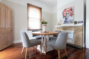 Dining - Classic Cottage: Near CBD, Hospital & Parking (South Launceston)
