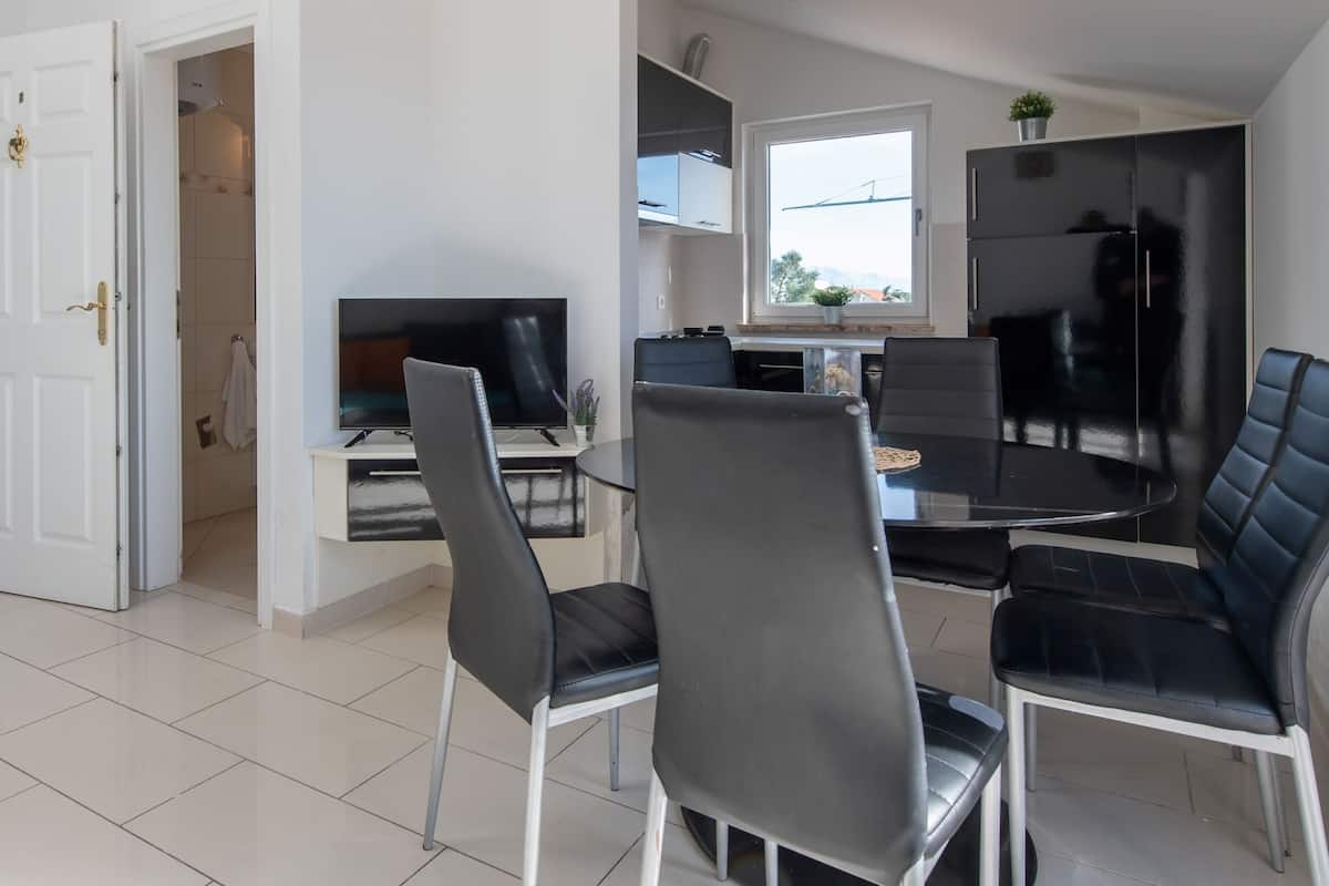 Superior Apartment, 2 Bedrooms, Terrace, Sea View | Private kitchen | Fridge, oven, stovetop, electric kettle