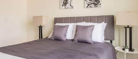 1 habitación, tabla de planchar con plancha, wifi y ropa de cama