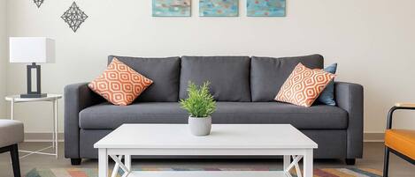 Una televisión, una oficina