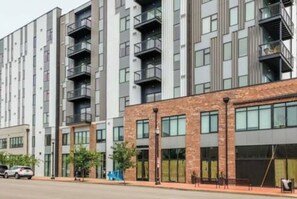 Exterior - Stunning Nulu 1BR CozySuites 03 (Louisville)