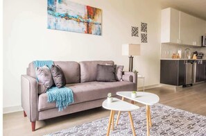 Een televisie en een kantoor