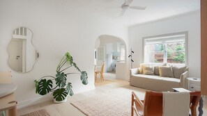 Smart TV, books, stereo