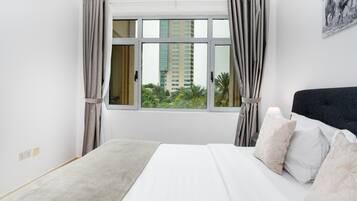 Apartamento premier | 2 quartos, cofres nos quartos, individualmente decorados