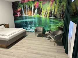 Tabla de planchar con plancha y decoración personalizada 