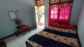 Chambre Double Économique | Bureau, Wi-Fi gratuit, draps fournis