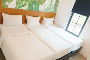 Iron/ironing board, free WiFi, bed sheets - Nunia Tamansari Hotel (Serang)
