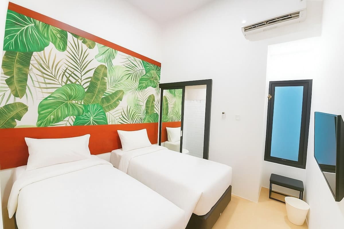 Superior Twin Room | Iron/ironing board, free WiFi, bed sheets
