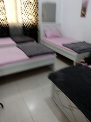 Desk, laptop workspace, soundproofing, iron/ironing board - Royce Youth Hostel (Sharjah)