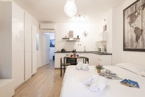 1 bedroom, iron/ironing board, WiFi, bed sheets - Easylife - Stylish flat with terrace (Milano)