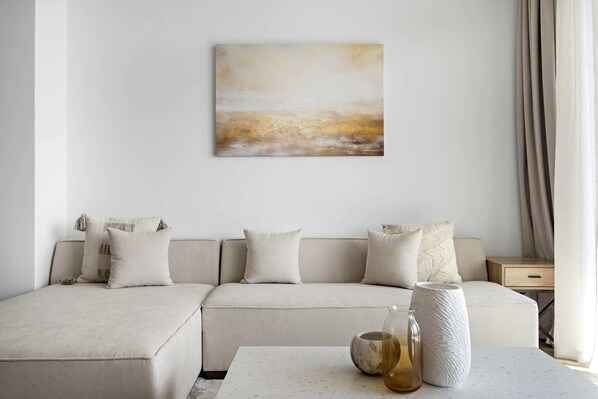 Living area - Amazing 2br with a lagoon view in Creek Harbour (Dubai)