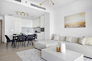 TV - Amazing 2br with a lagoon view in Creek Harbour (Dubai)