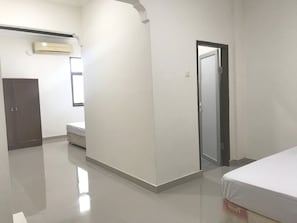 Standard Double Room | Bed sheets - Hotel O Udayana Guesthouse Syariah (Sentul City)