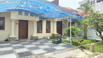 Bagian depan properti