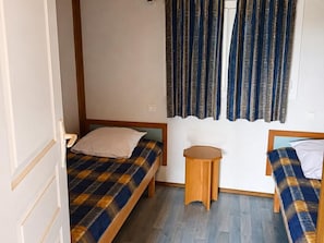 2 bedrooms, internet, bed sheets - Chalets with Terrace - Sleeps 5 (Échassières)