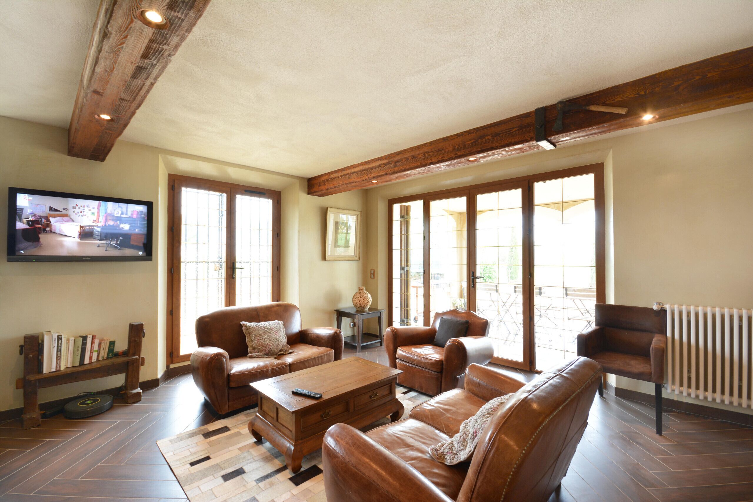 电视、桌上足球、乒乓球