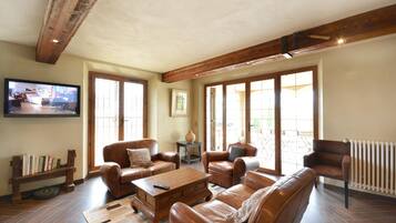 电视、桌上足球、乒乓球