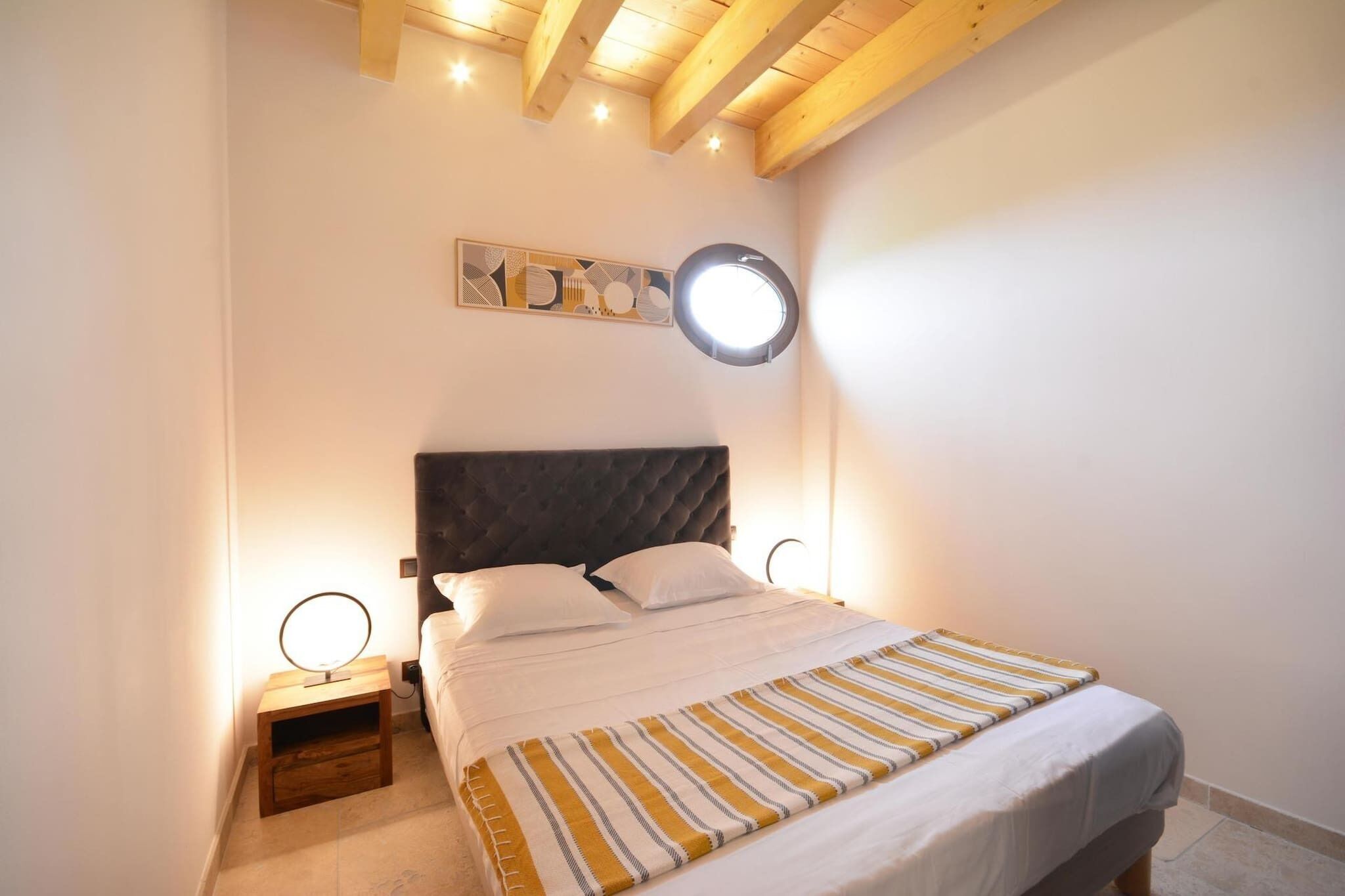 4 chambres, fer et planche à repasser, Wi-Fi gratuit, draps fournis