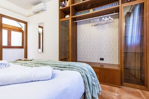 2 bedrooms, iron/ironing board, bed sheets