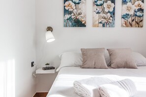 2 bedrooms, iron/ironing board, bed sheets - Exclusive Roth Aparments (Sassari)